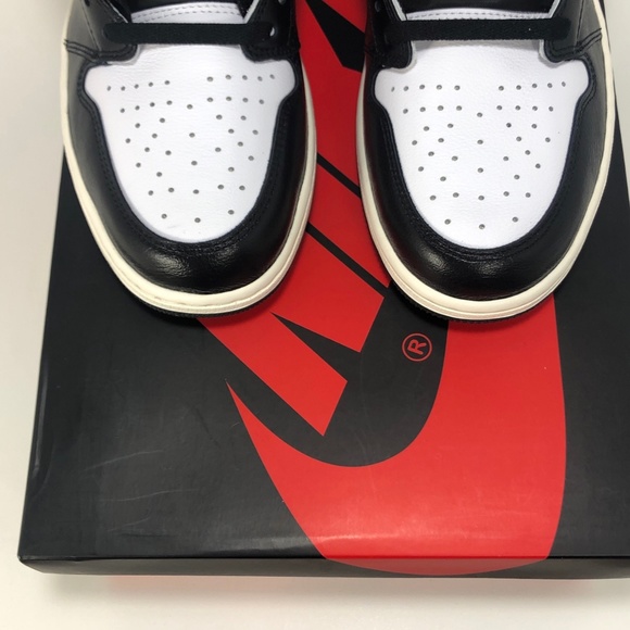 >SOLD - $300< Nike Air Jordan 1 Retro High OG - Picture 2 of 8